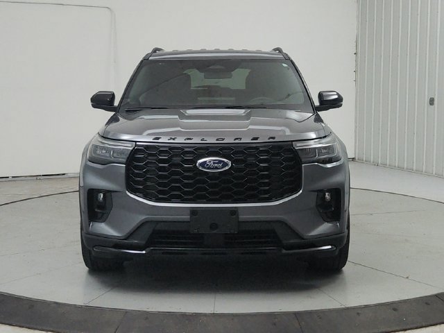 Used 2025 Ford Explorer ST-Line w/ Premium Package RWD image 3