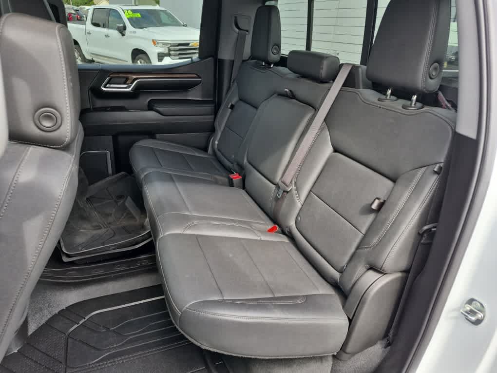 Used 2023 Chevrolet Silverado 1500 LT w/ Leather Package AWD/4WD image 8