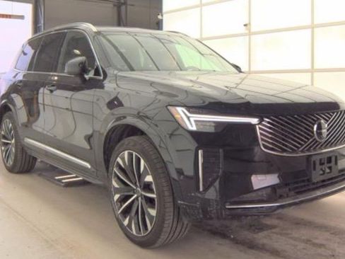 Used 2025 Volvo XC90 B5 Plus image 2