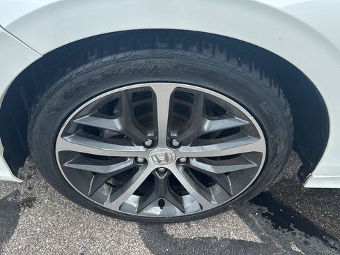 Used 2024 Honda Civic Touring image 9