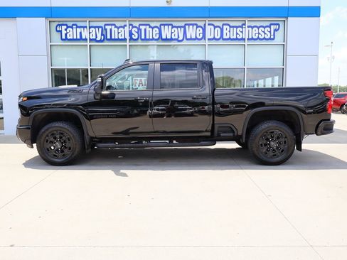 Used 2024 Chevrolet Silverado 2500 LT w/ Midnight Edition AWD/4WD image 7