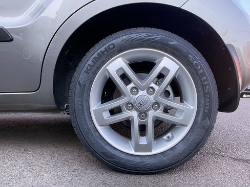 Used 2010 Kia Soul + w/ Audio Pkg FWD image 8