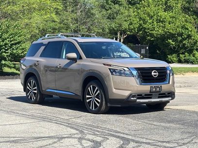 Used 2025 Nissan Pathfinder Platinum