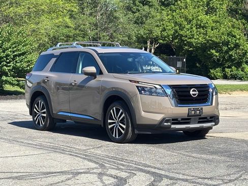 Used 2025 Nissan Pathfinder Platinum AWD/4WD image 1