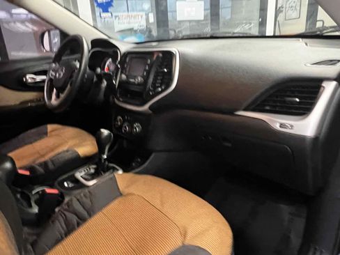 Used 2015 Jeep Cherokee Latitude w/ Comfort/Convenience Group image 7