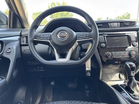 Used 2018 Nissan Rogue S AWD/4WD image 16