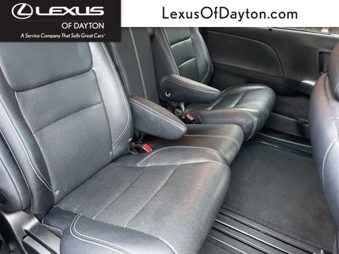 Used 2016 Toyota Sienna L image 30