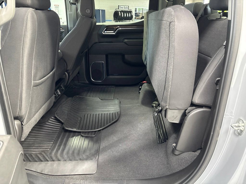 Used 2024 Chevrolet Silverado 1500 LT AWD/4WD image 33