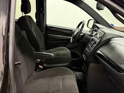 Used 2016 Dodge Grand Caravan SE FWD image 23