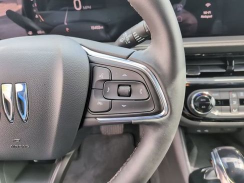 Used 2024 Buick Envista Sport Touring w/ Convenience I Package FWD image 18
