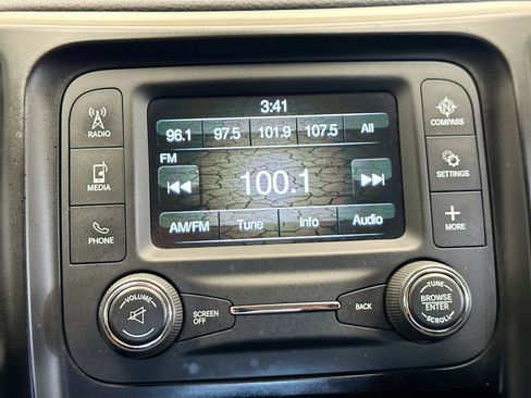 Used 2017 Jeep Cherokee Sport image 9