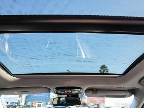 Used 2017 Hyundai Azera Limited image 17