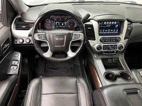 Used 2020 GMC Yukon XL SLT w/ Premium Edition image 16