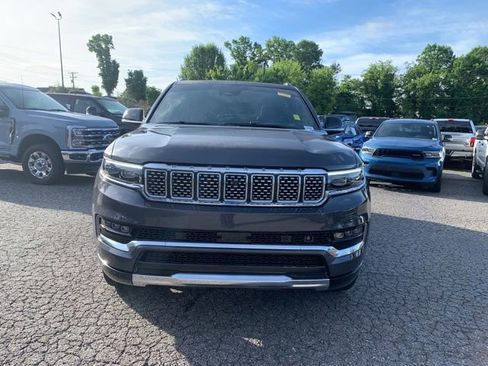Used 2025 Jeep Grand Wagoneer Series III AWD/4WD image 3