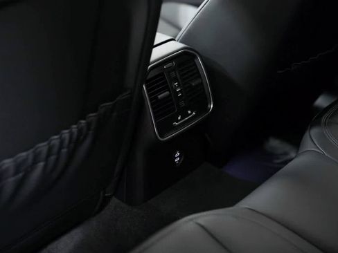 Certified 2025 Porsche Macan image 27