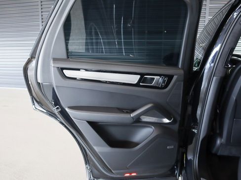 Certified 2022 Porsche Cayenne Turbo image 25