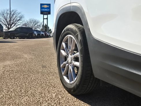 Certified 2024 GMC Terrain SLT image 8