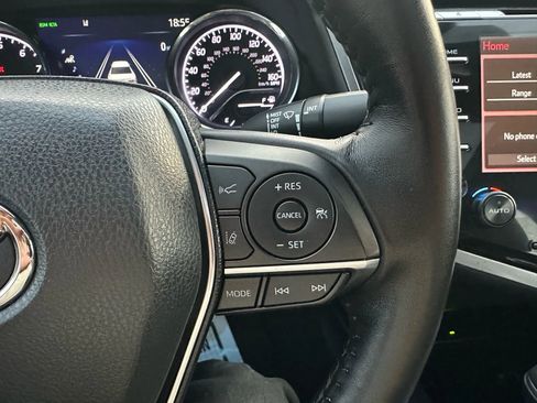 Used 2019 Toyota Camry XLE image 18