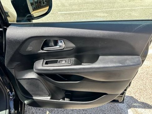 Certified 2025 Chrysler Pacifica Select FWD image 51