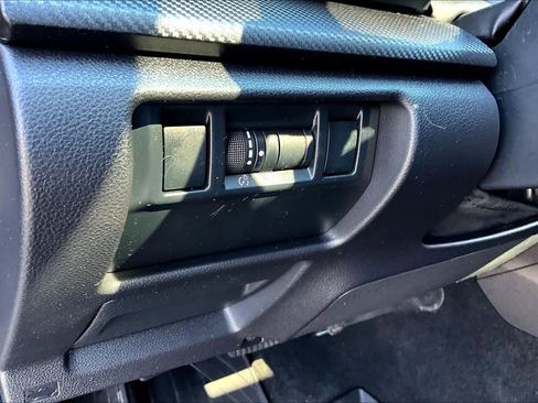 Used 2024 Subaru Crosstrek 2.5i Limited AWD/4WD image 33