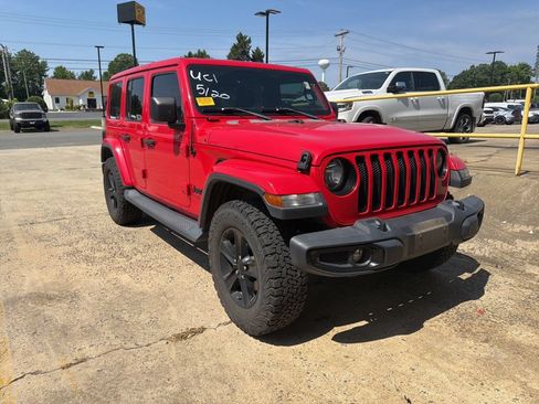 Used 2019 Jeep Wrangler Unlimited Sahara AWD/4WD image 3