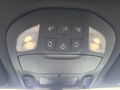 Used 2025 Chrysler Pacifica Limited AWD/4WD image 28