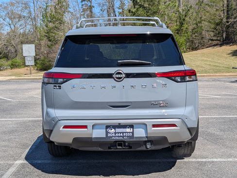 Used 2025 Nissan Pathfinder Platinum image 8