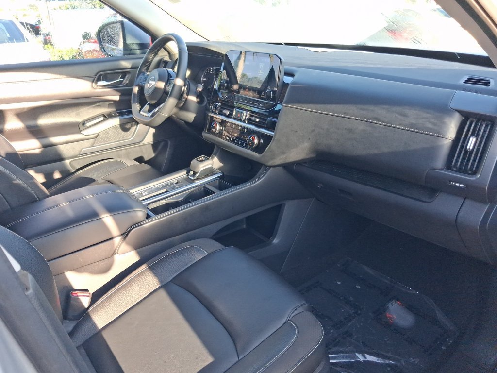Certified 2023 Nissan Pathfinder SL FWD image 20