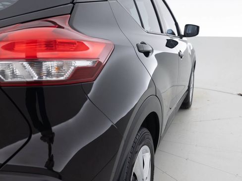 Used 2020 Nissan Kicks S FWD image 14