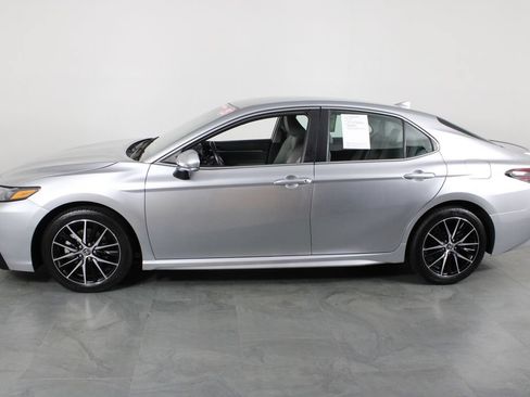 Used 2023 Toyota Camry SE FWD image 13