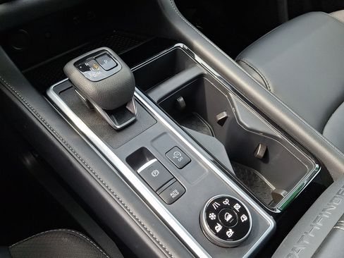 Used 2025 Nissan Pathfinder SL AWD/4WD image 15