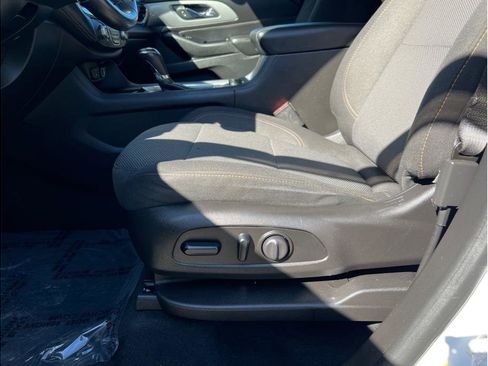 Used 2018 Chevrolet Traverse LT image 5