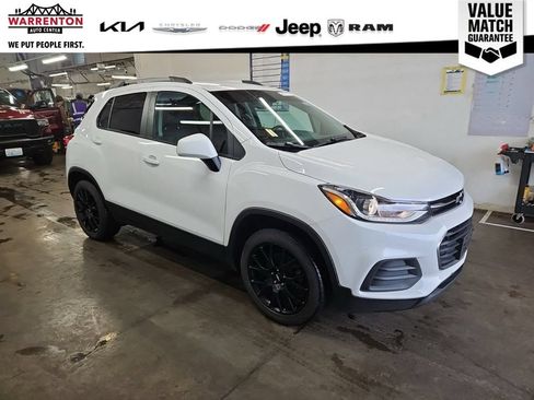 Used 2022 Chevrolet Trax LT w/ Premium Seat Package AWD/4WD image 7