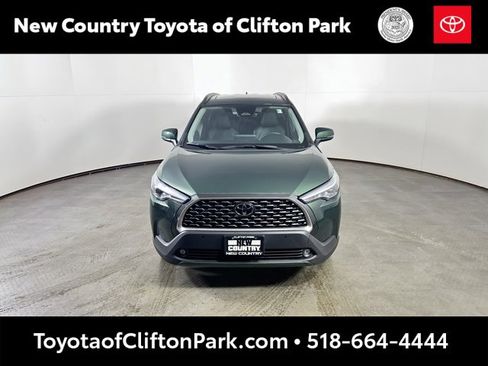 Used 2023 Toyota Corolla Cross XLE image 8