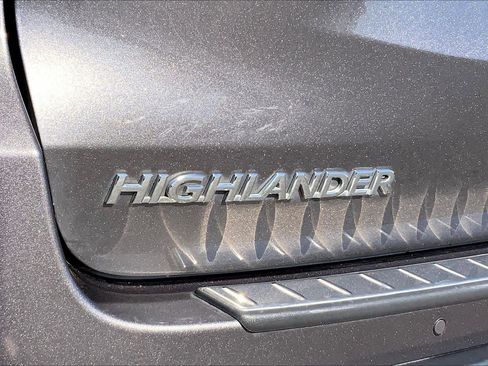 Used 2018 Toyota Highlander Limited image 31