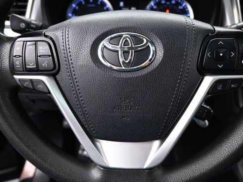 Used 2019 Toyota Highlander LE FWD image 27