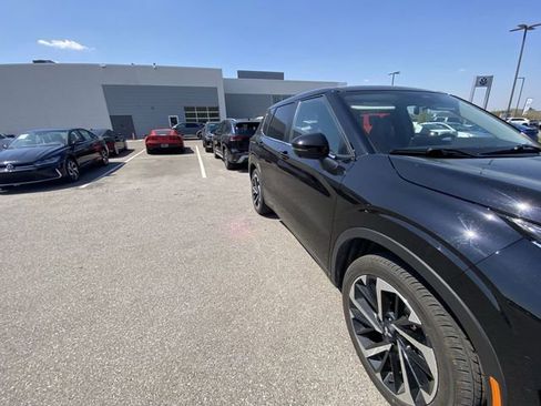 Used 2024 Mitsubishi Outlander SE image 12