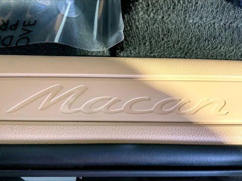 Used 2025 Porsche Macan image 19