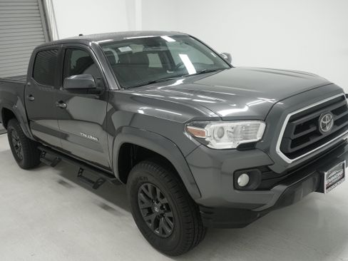Used 2021 Toyota Tacoma SR5 RWD image 3