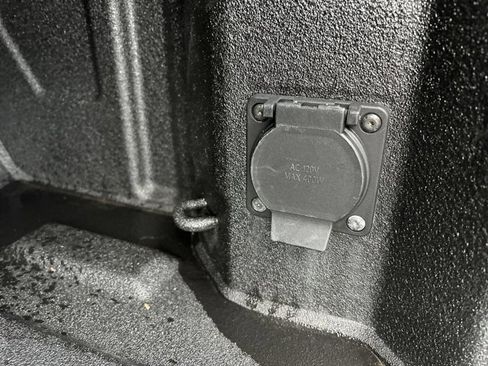 Used 2022 Chevrolet Silverado 1500 LT w/ Z71 Off-Road Package image 7