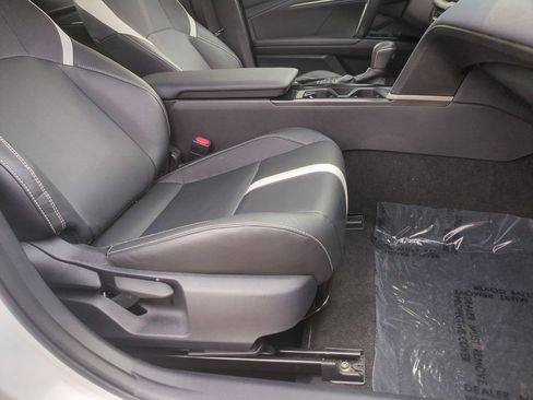 Used 2025 Toyota Camry SE FWD image 19
