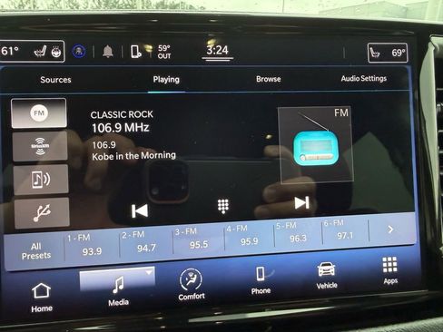 Used 2022 Chrysler Pacifica Touring-L image 19