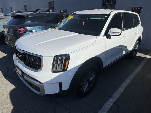 Used 2024 Kia Telluride LX FWD image 2
