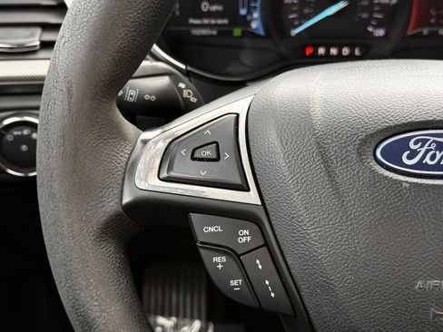 Used 2019 Ford Fusion SE FWD image 24