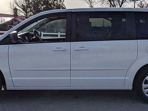 Used 2016 Dodge Grand Caravan SE w/ Quick Order Package 29E SE image 5