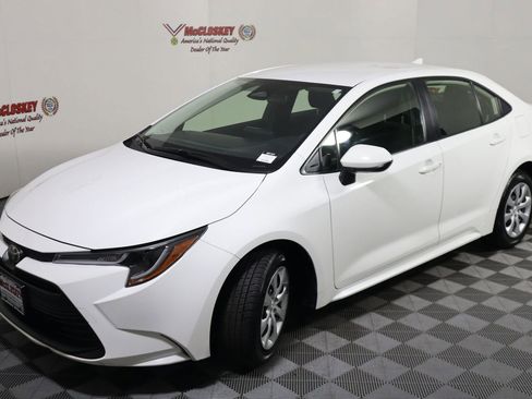 Used 2023 Toyota Corolla LE image 19