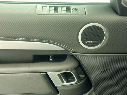 Used 2023 Land Rover Discovery S R-Dynamic image 17