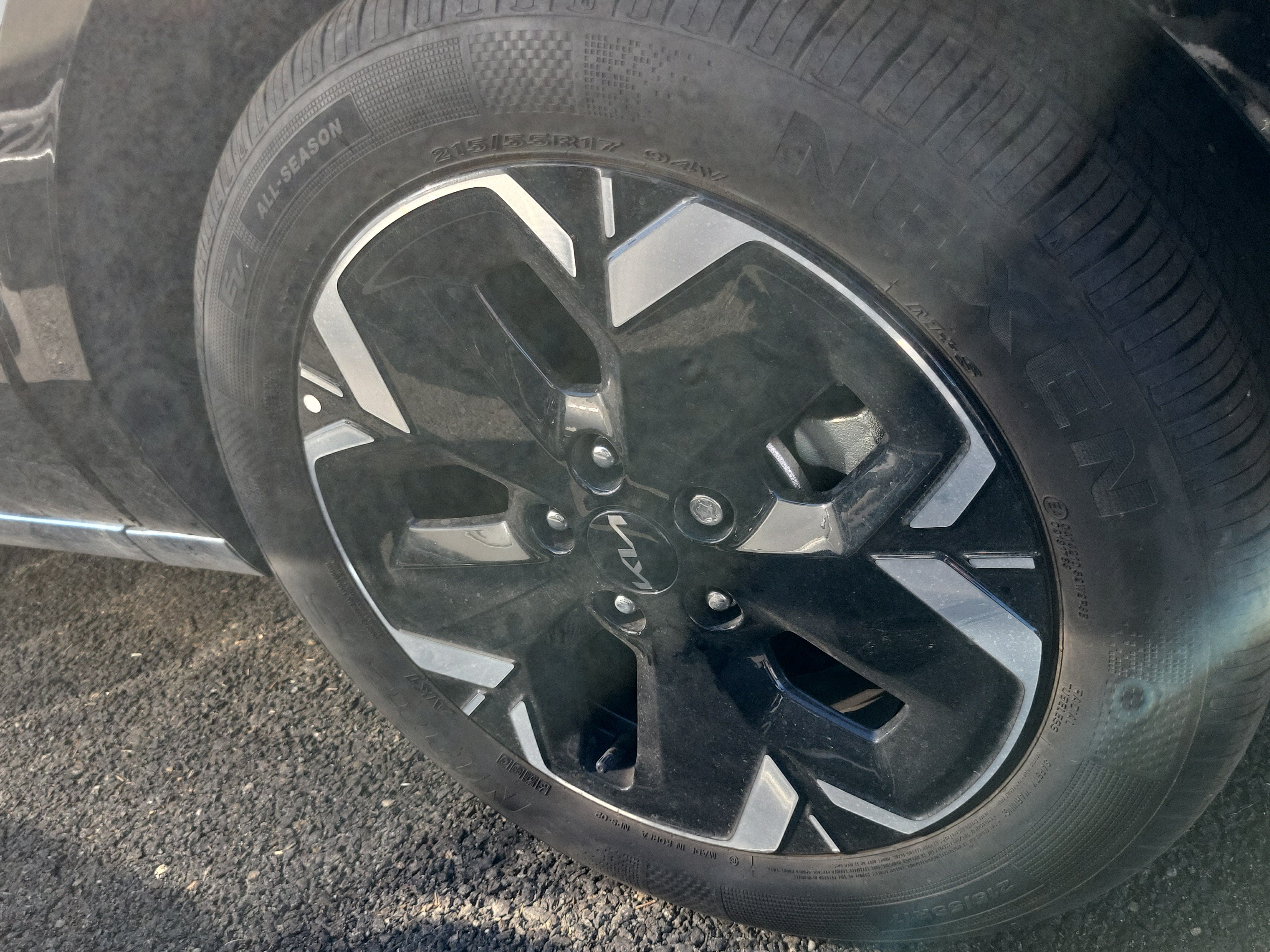 Used 2025 Kia Niro Wind w/ Wind Preserve Package FWD image 4