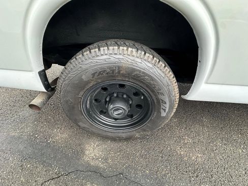 Certified 2016 Chevrolet Express 3500 LT w/ LT Preferred Equipment Group image 22