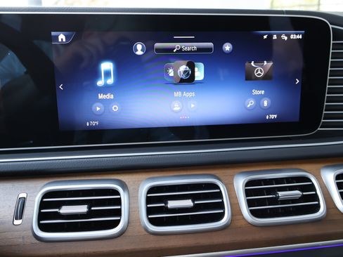 Used 2025 Mercedes-Benz GLS 450 4MATIC w/ AMG Line Exterior image 41
